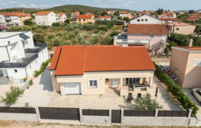 3 Bedroom Beautiful Home In Sukosan